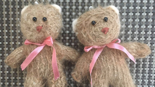 Psí chlupy v posteli? Ano, jako háčkovaná hračka