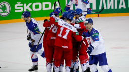 Češi porazili Slováky 7:3, ve čtvrtfinále je čekají Finové