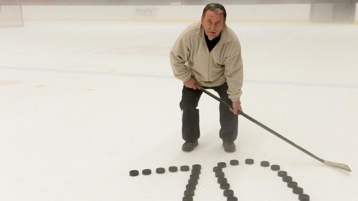 Zemřel hokejový obránce Jan Suchý