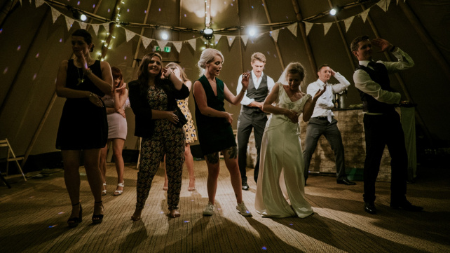 Jak zabavit hosty na svatbě?